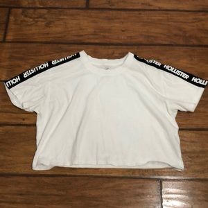 Loose- fitted crop top